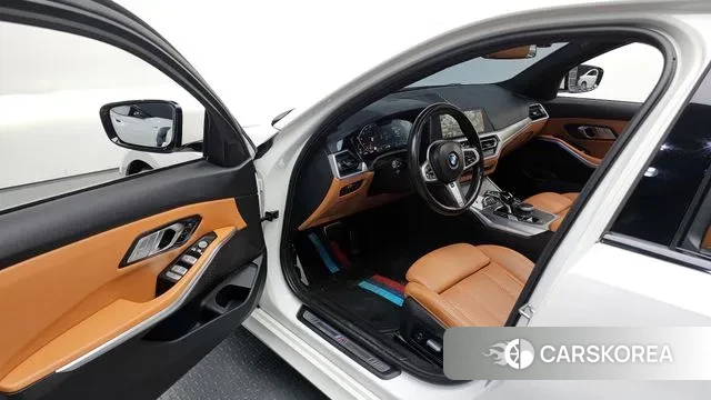 BMW 3 Series (G20) 2022 Белый из Кореи, фото 2