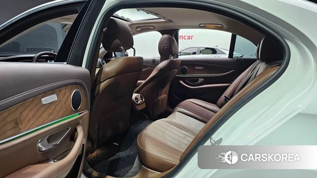 Mercedes-Benz E-Class W213 2018 Белый из Кореи, фото 2