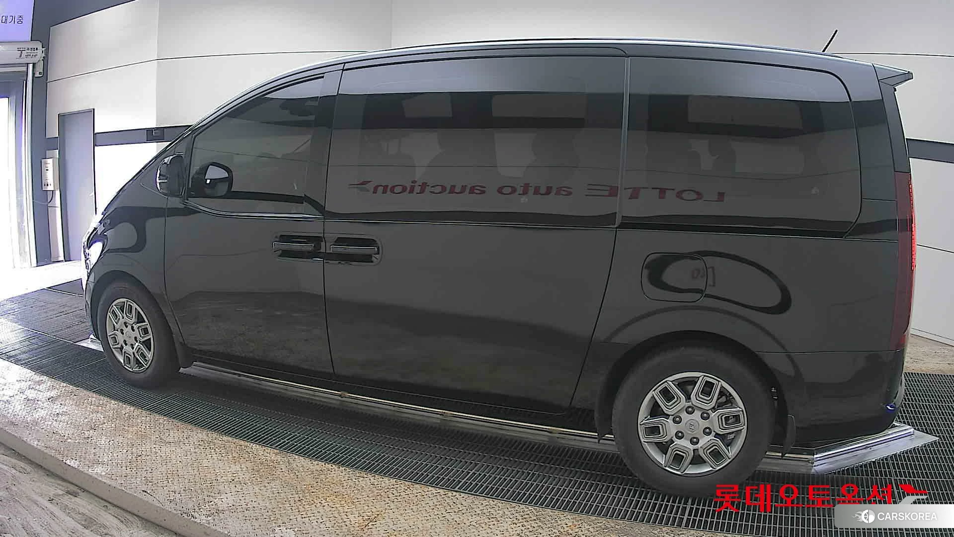 Hyundai Staria 2023 Abyss Black Pearl из Кореи, фото 2