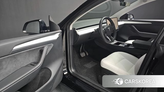 Tesla Model Y 2024 Черный из Кореи, фото 2
