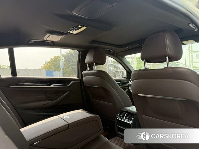 BMW 5 series 2021 Белый из Китая, фото 2