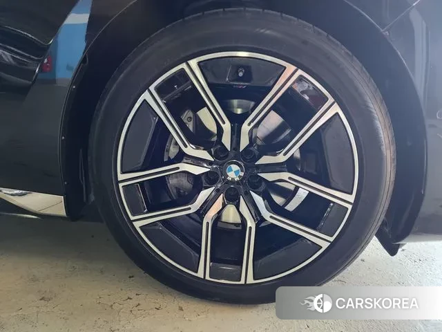 BMW 7 Series (G70) 2025 Черный из Кореи, фото 2