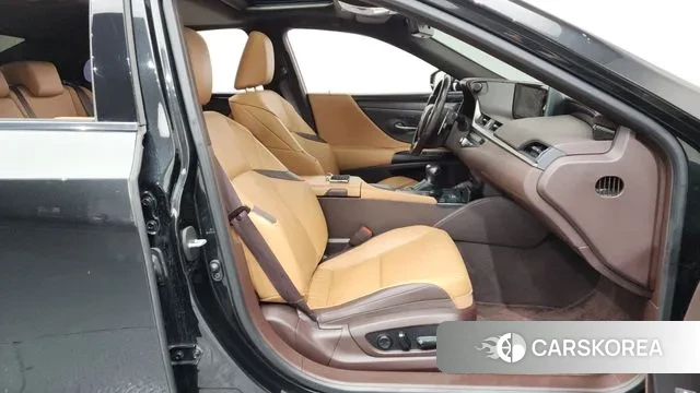 Lexus ES300h 7th generation 2021 Черный из Кореи, фото 2