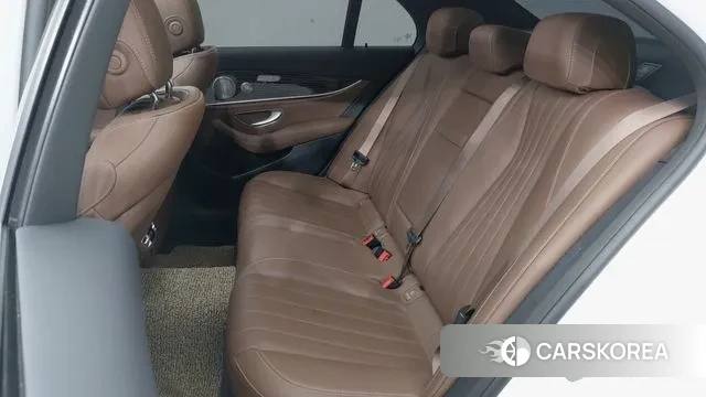 Mercedes-Benz E-Class W213 2021 Белый из Кореи, фото 2