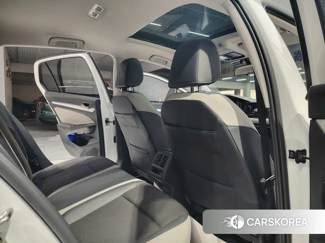 Volkswagen Golf 2023 Белый из Китая, фото 2
