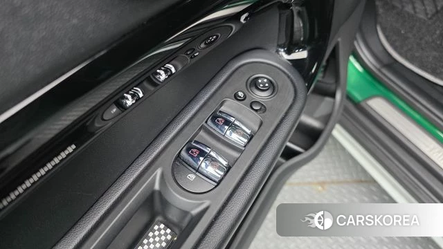 Mini Cooper Countryman 2021 Зеленый из Кореи, фото 2