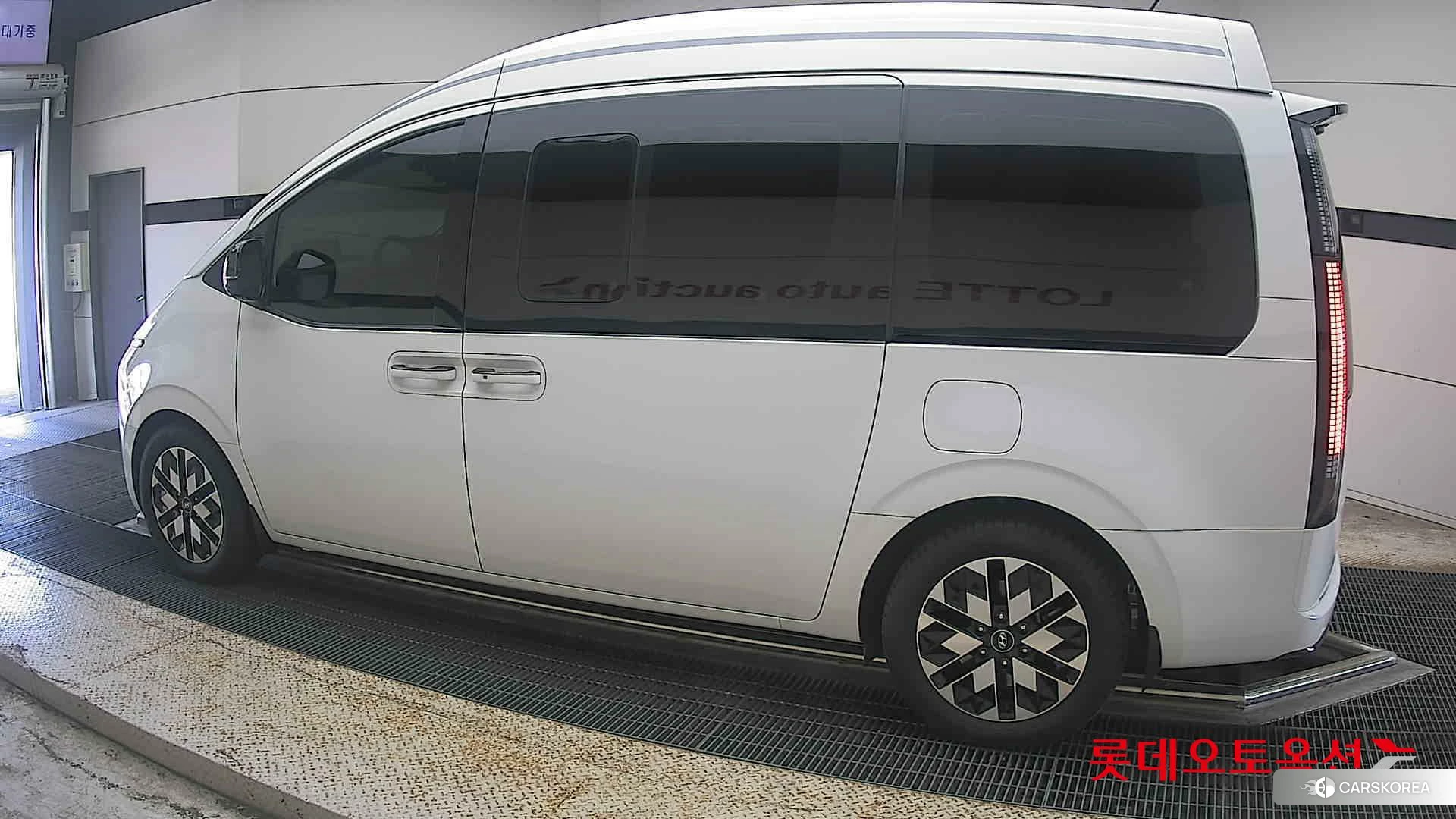 Hyundai STARIA LOUNGE Limousine 2022 Creamy White из Кореи, фото 2
