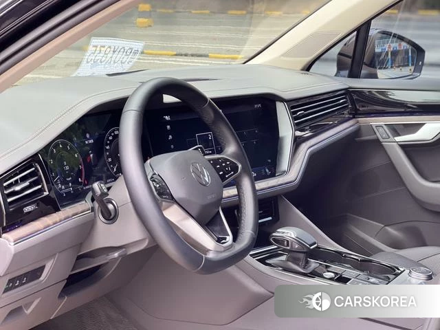 Volkswagen Touareg 2021 Черный из Китая, фото 2