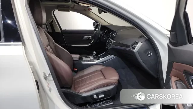 BMW 3 Series (G20) 2022 Белый из Кореи, фото 2