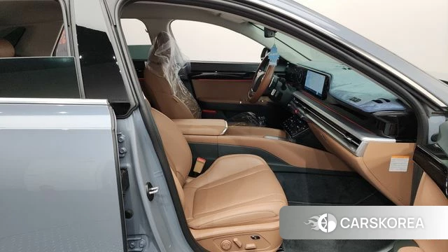 Hyundai Grandeur Hybrid (GN7) 2025 Светло-серебряный цвет из Кореи, фото 2