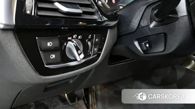 BMW 5 Series (G30) 2018 Серебристо-серый из Кореи, фото 2