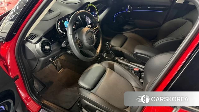 Mini Cooper 2023 Красный из Кореи, фото 2