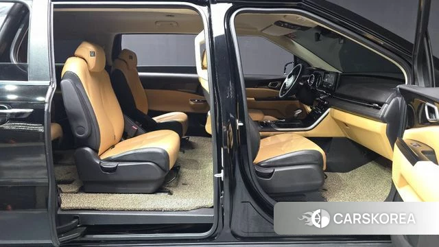 Kia Carnival 4th generation 2023 Черный из Кореи, фото 2