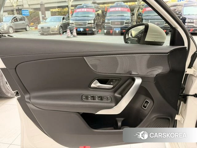 Mercedes-Benz Class A 2021 Белый из Китая, фото 2