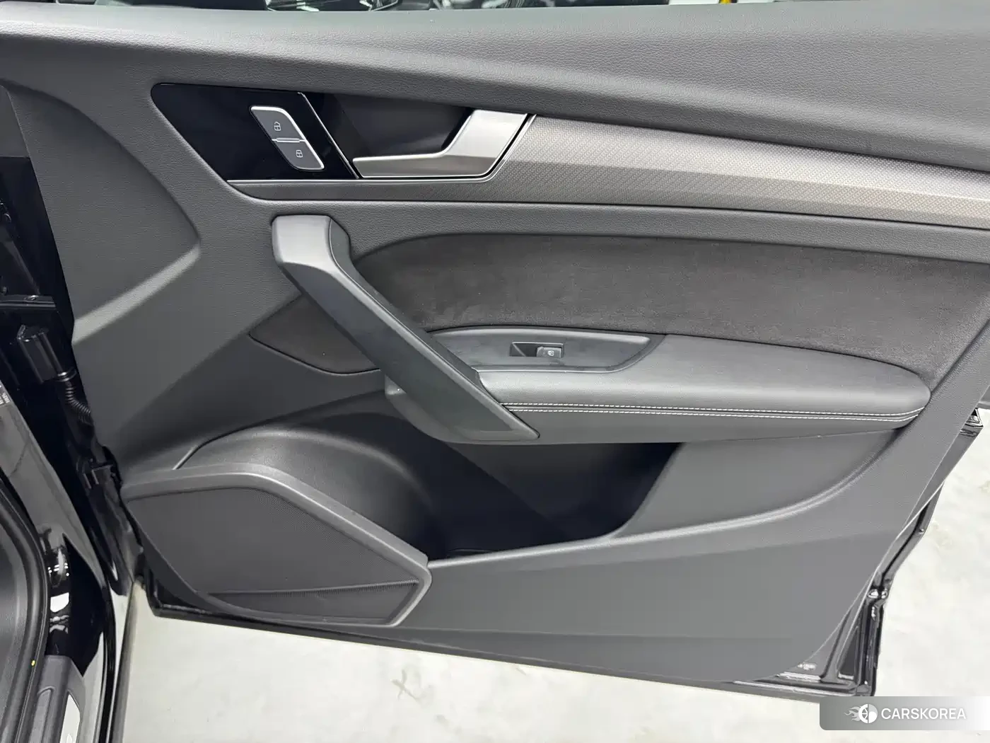 Audi Q5L 2025 Черный из Китая, фото 2