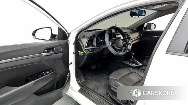 Hyundai Avante AD 2018 Белый из Кореи, фото 2