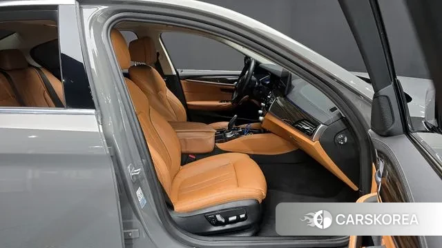 BMW 5 Series (G30) 2020 Серый из Кореи, фото 2