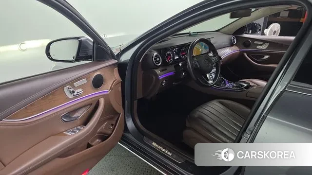 Mercedes-Benz E-Class W213 2018 Серый из Кореи, фото 2