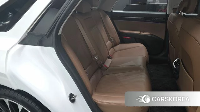 Hyundai Grandeur Hybrid (GN7) 2023 Белый из Кореи, фото 2