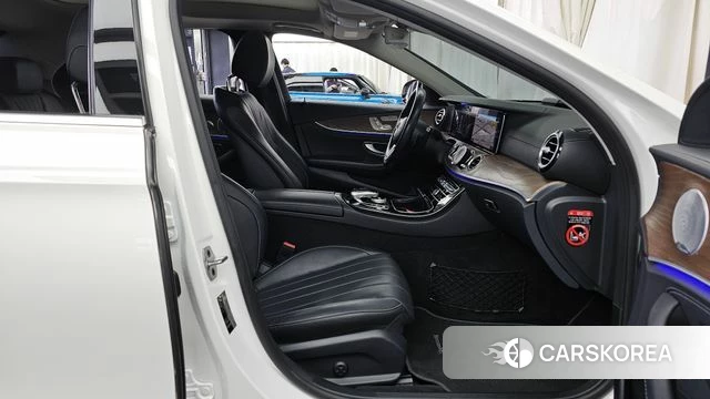 Mercedes-Benz E-Class W213 2019 Белый из Кореи, фото 2