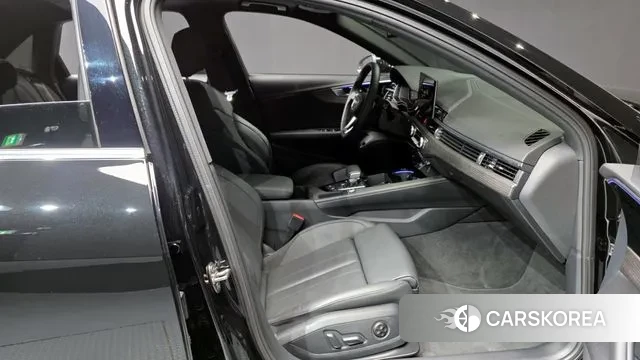 Audi A4 (B9) 2022 Черный из Кореи, фото 2