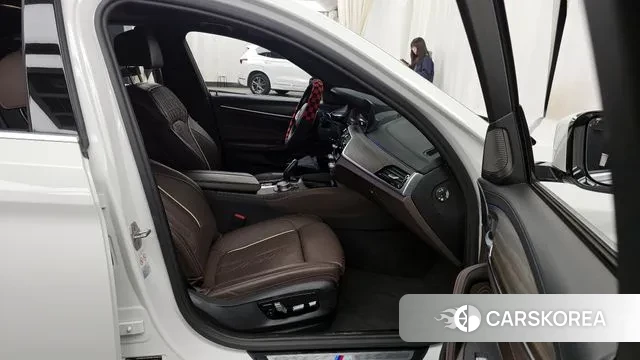 BMW 5 Series (G30) 2020 Белый из Кореи, фото 2