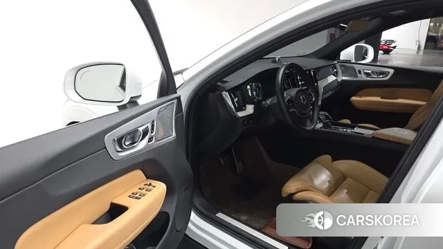 Volvo XC60 second Generation 2019 Белый из Кореи, фото 2