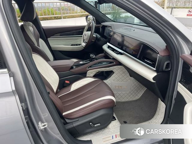 Geely Automobile Xingyue L 2024 Темно-серый из Китая, фото 2