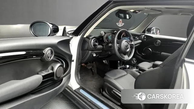 Mini Cooper 2023 Белый из Кореи, фото 2
