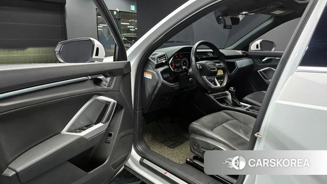 Audi Q3 (F3) 2023 Белый из Кореи, фото 2