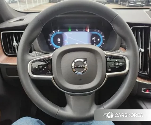 Volvo XC60 second Generation 2023 Белый из Кореи, фото 2