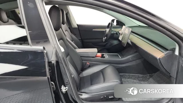 Tesla Model 3 2021 Черный из Кореи, фото 2