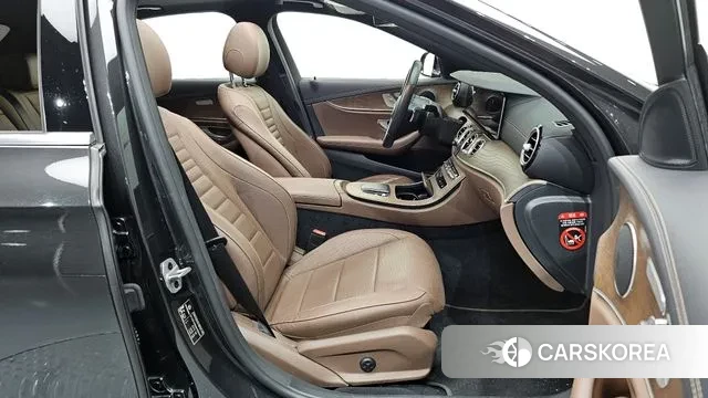 Mercedes-Benz E-Class W213 2021 Серый из Кореи, фото 2