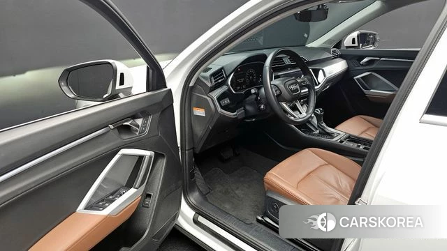 Audi Q3 (F3) 2022 Белый из Кореи, фото 2