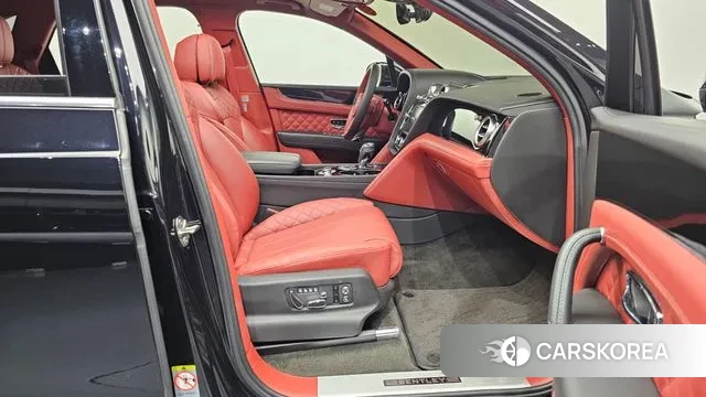 Bentley Bentayga 2018 Черный из Кореи, фото 2