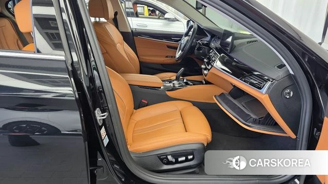 BMW 5 Series (G30) 2022 Черный из Кореи, фото 2