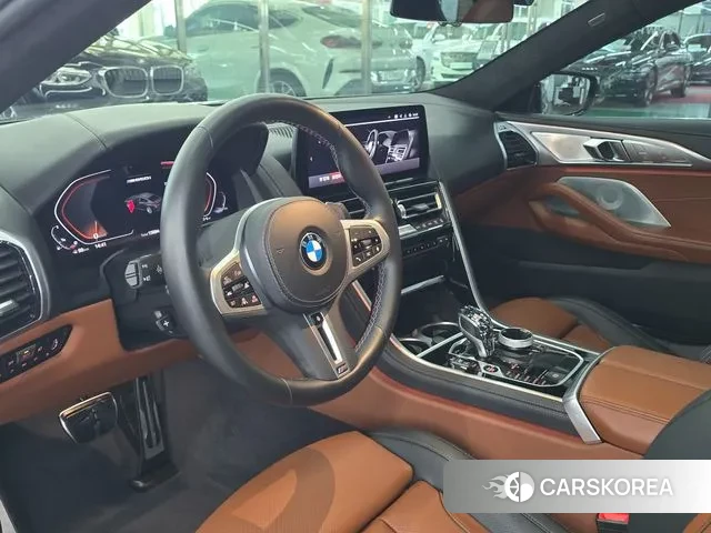 BMW 8 Series (G15) 2023 Серебристо-серый из Кореи, фото 2