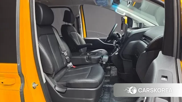 Hyundai Staria 2025 Желтый из Кореи, фото 2