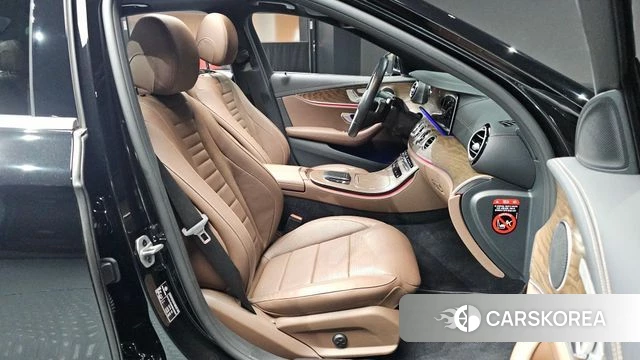 Mercedes-Benz E-Class W213 2022 Черный из Кореи, фото 2