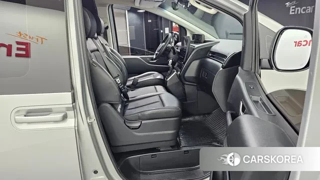 Hyundai Staria 2021 Серебряный из Кореи, фото 2