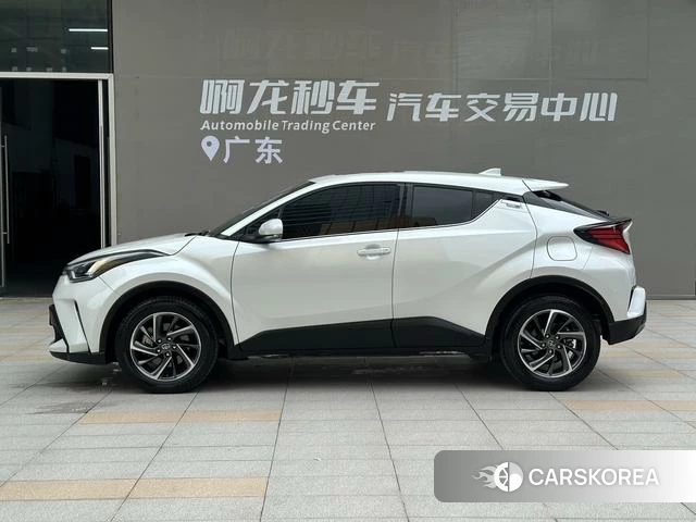 Toyota C-HR 2023 Белый из Китая, фото 2