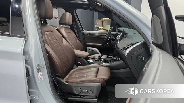 BMW X3 (G01) 2024 Серебристо-серый из Кореи, фото 2