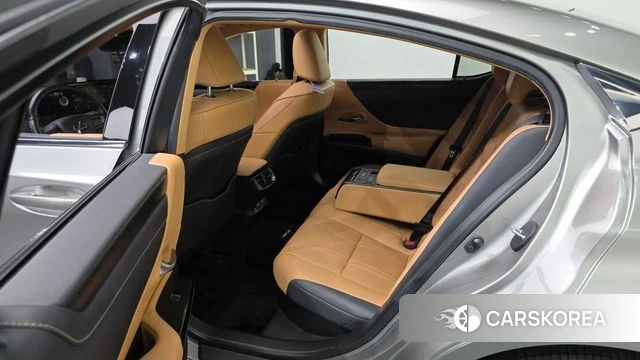 Lexus ES300h 7th generation 2021 Песочный из Кореи, фото 2