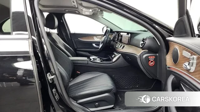 Mercedes-Benz E-Class W213 2019 Черный из Кореи, фото 2