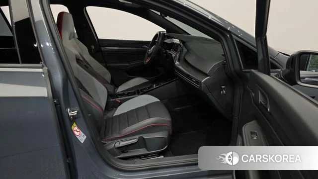 Volkswagen Golf 8th Generation 2023 Серый из Кореи, фото 2