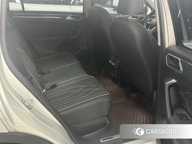 Volkswagen Tiguan L 2022 Шампань из Китая, фото 2