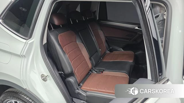 Volkswagen Tiguan Allspace 2024 Белый из Кореи, фото 2
