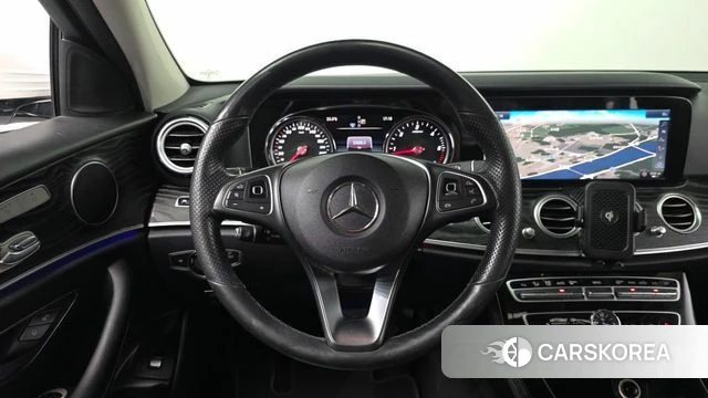 Mercedes-Benz E-Class W213 2018 Белый из Кореи, фото 2