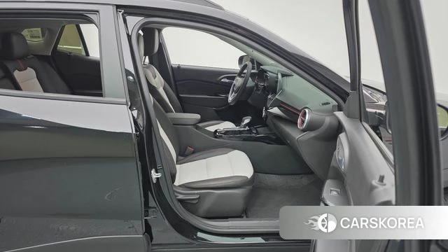 Chevrolet (GM Daewoo) Trax Crossover 2024 Черный из Кореи, фото 2