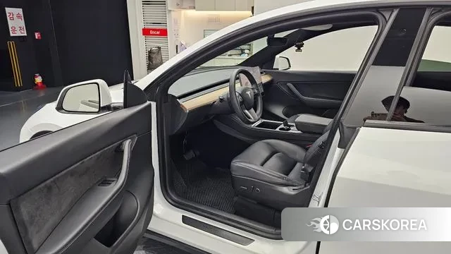 Tesla Model Y 2021 Белый из Кореи, фото 2